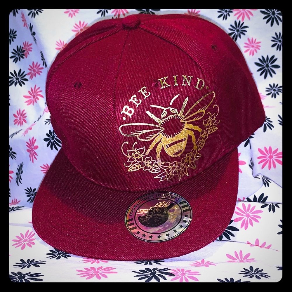 🐝BEE KIND- Trucker hat in burgundy & gold
